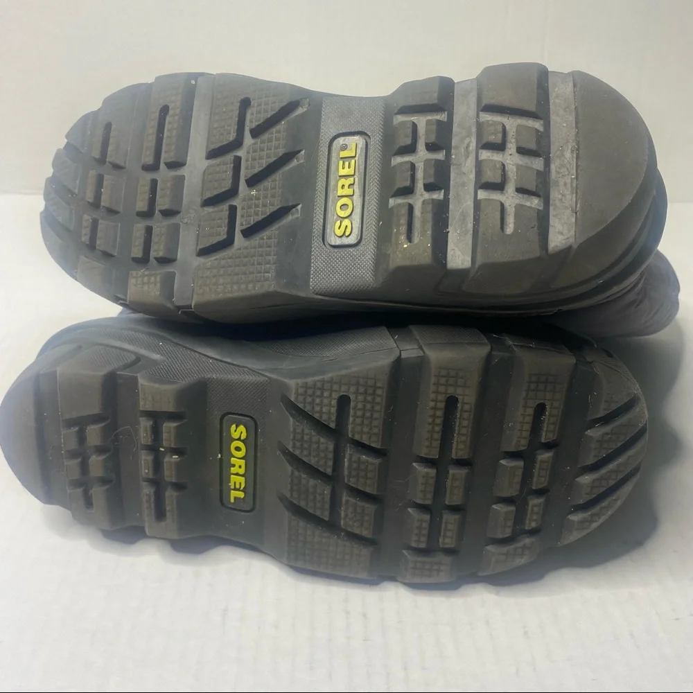 Sorel insulated youth cub boots black and neon size 3